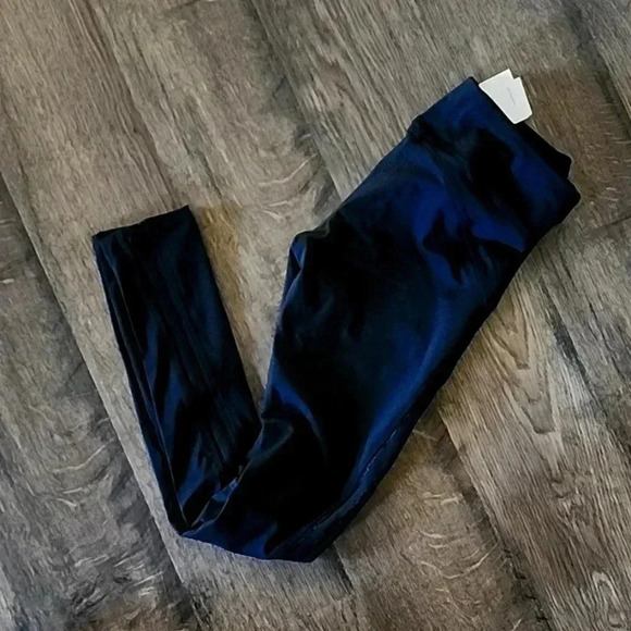 Fornia Pants - Black workout leggings with strip detail - NWT- size M